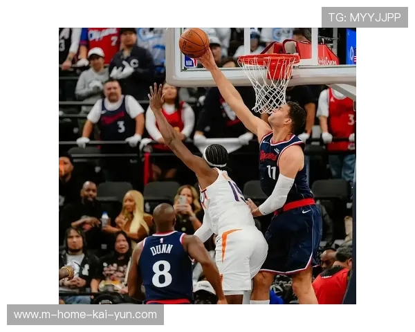 快船主场129-102大胜太阳 团队助攻32次展现进攻流畅性 快船主场129-102大胜太阳 团队助攻32次展现进攻流畅性