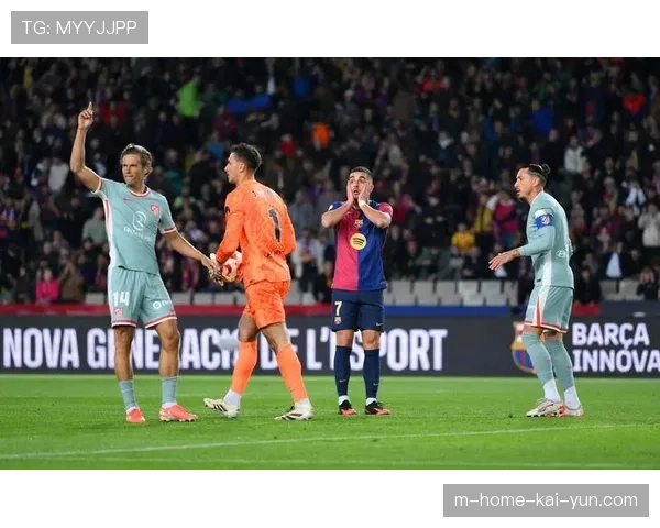 巴萨费兰托雷斯射门被穆索扑出,前锋终结效率待提升